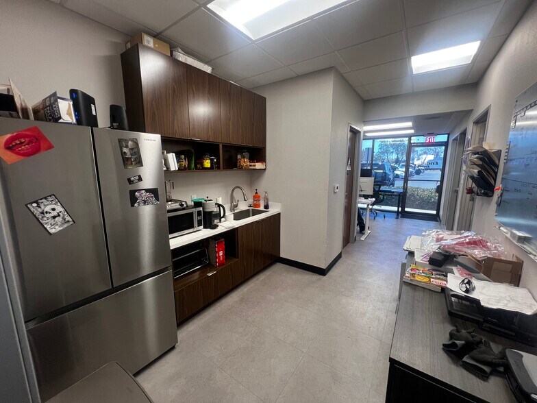 More Photos Of 7050-7062 Convoy Ct, San Diego Manufacturing For Lease