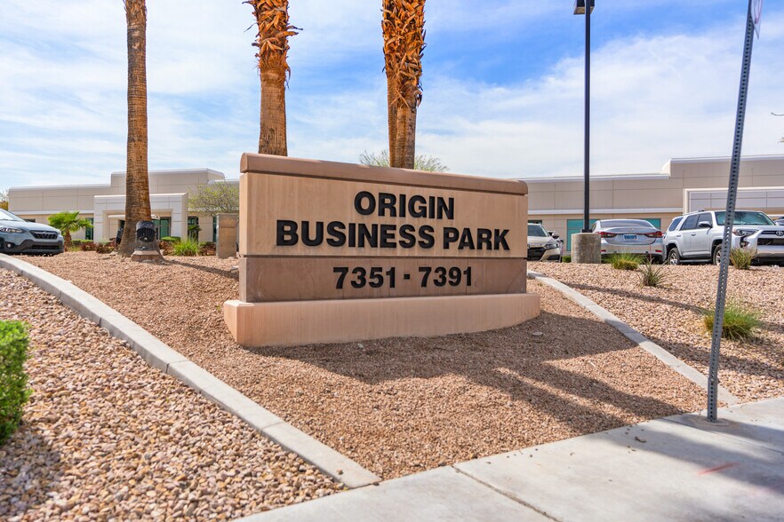 More Photos Of 7355 Prairie Falcon Rd, Las Vegas Office For Sale