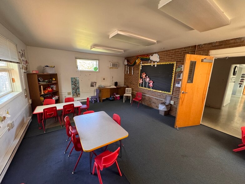 More Photos Of 518 Hegeman St, Schenectady Office For Sale