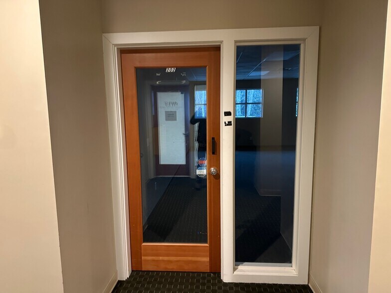 More Photos Of 8105 Birch Bay Square St, Blaine Office For Lease