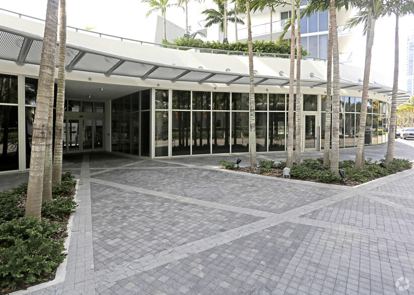 More Photos Of 801 S Pointe Dr, Miami Beach Apartments For Lease