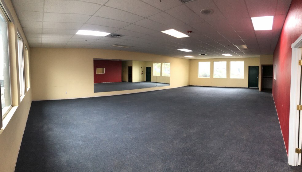 More Photos Of 5601 W Clearwater Ave, Kennewick General Retail For Lease