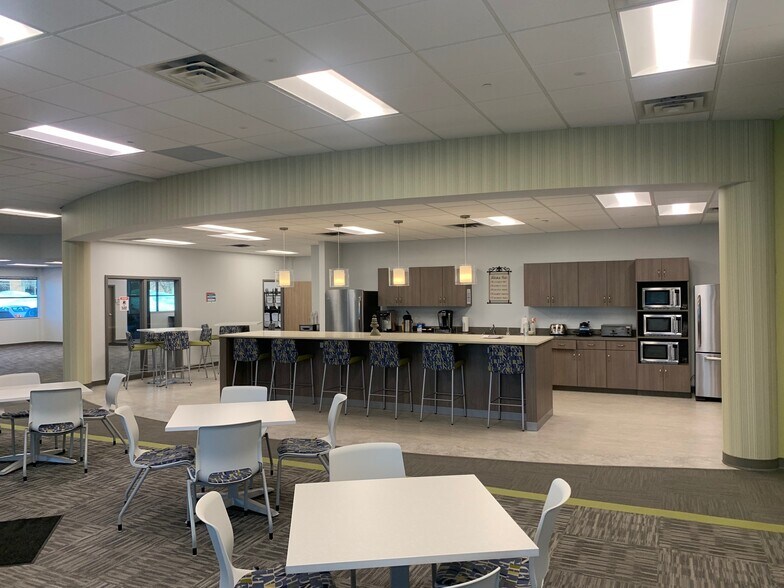 More Photos Of 7600-7650 Golden Triangle Dr, Eden Prairie Research And Development For Lease