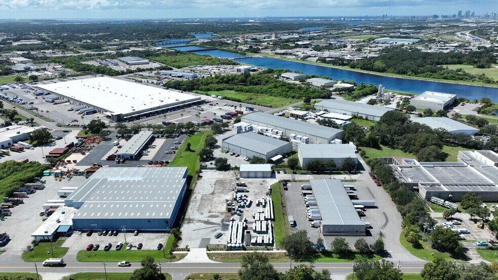 More Photos Of 1922 Tampa East Blvd, Tampa Warehouse For Lease