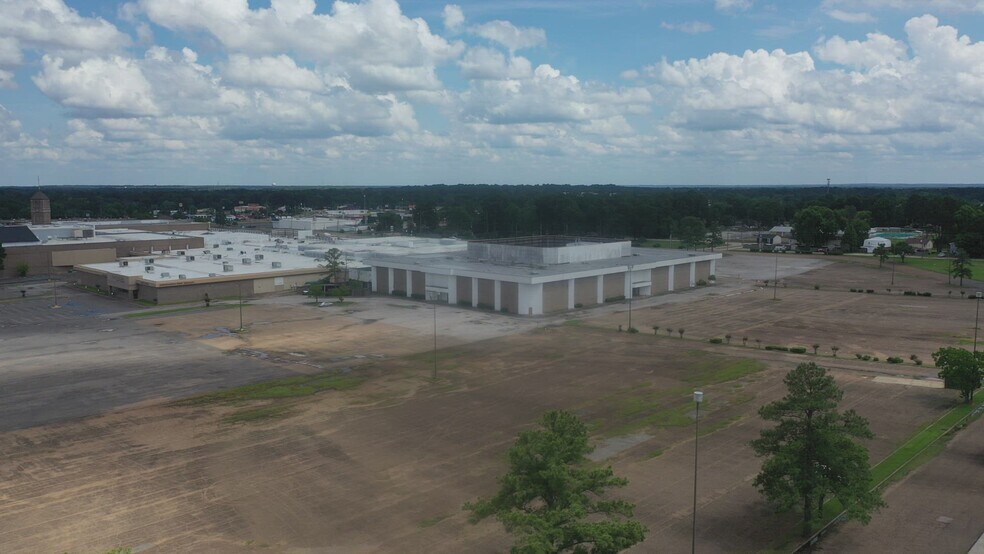 Primary Photo Of 8942 Jewella Ave, Shreveport General Retail For Sale