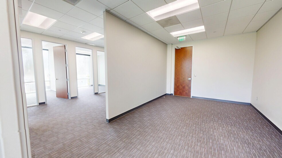 More Photos Of 5920 William Cannon Dr, Austin Medical For Lease