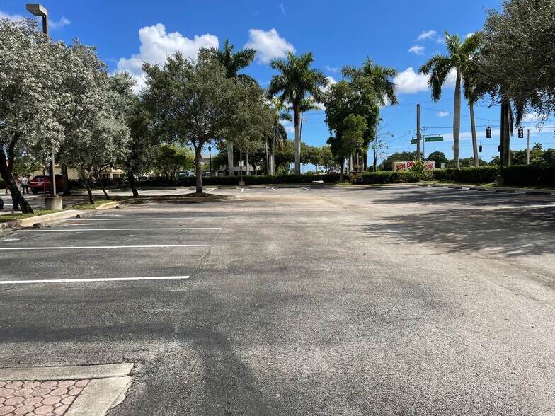 More Photos Of 6105 W Sunrise Blvd, Fort Lauderdale Freestanding For Lease