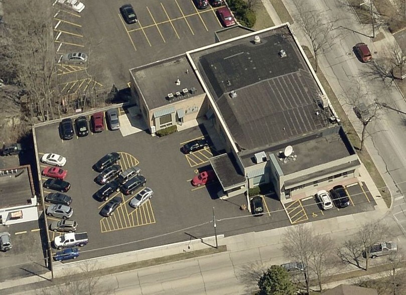 More Photos Of 440 S 3rd St, St Charles Office For Lease