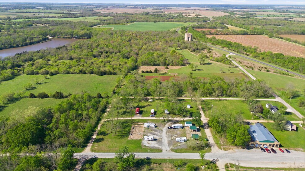 More Photos Of 74 2nd St, Moran Trailer Camper Park For Sale