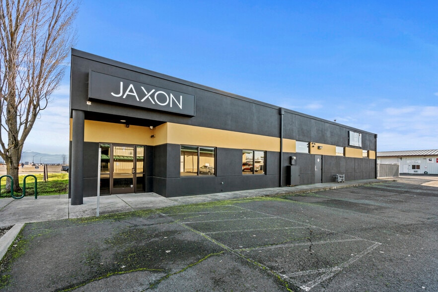 More Photos Of 4731 Industry Dr, Medford Light Manufacturing For Lease
