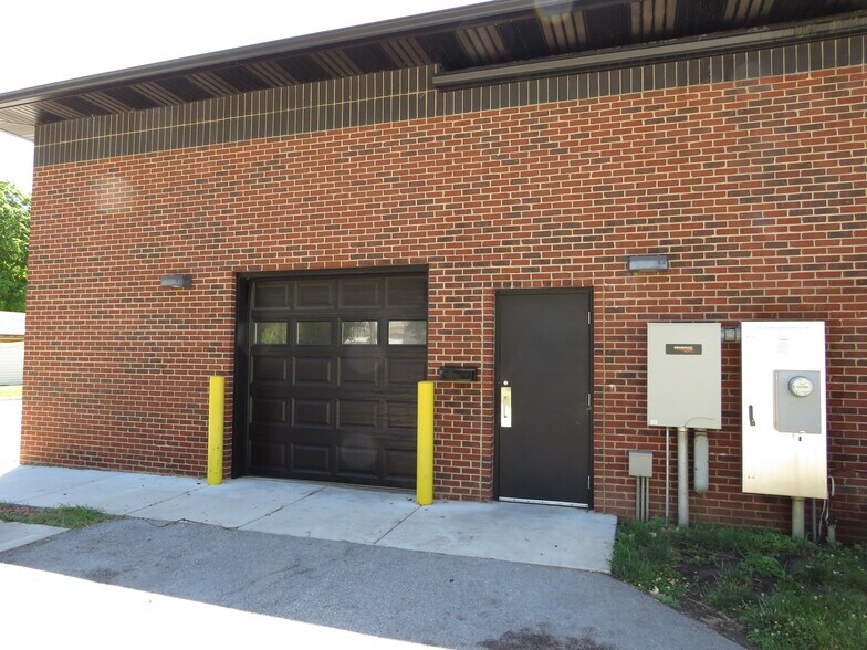 More Photos Of 403 S Main St, Wilmington Freestanding For Sale