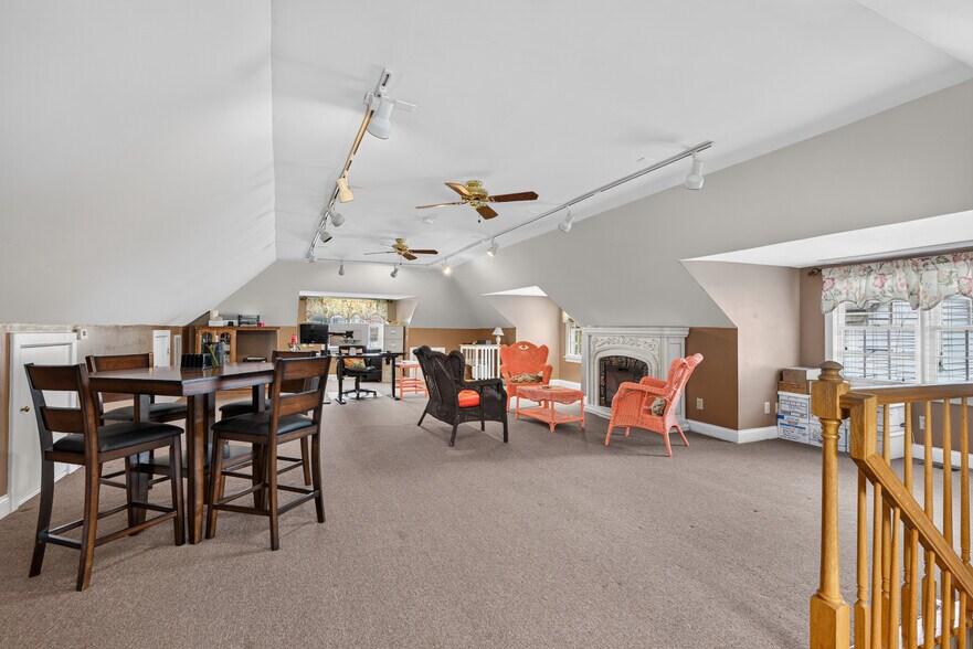 More Photos Of 122 N Locust St, Versailles Office For Sale