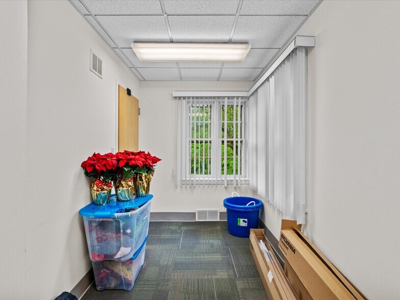 More Photos Of 1830 Route 209, Brodheadsville Office For Sale