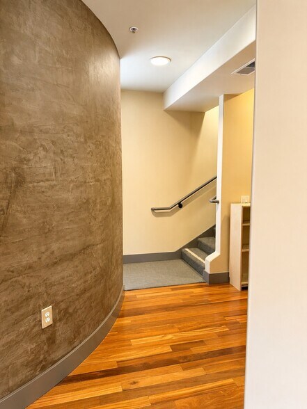 More Photos Of 1030 Seminary St, Napa Office For Sale