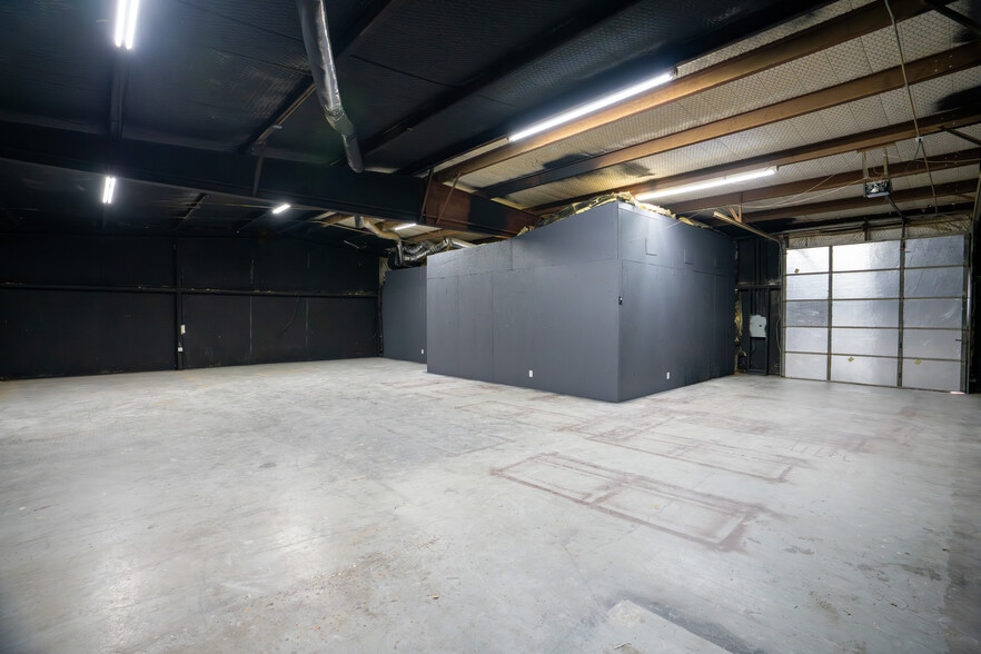 More Photos Of 158 Meyers Dr, Sherman Office For Lease