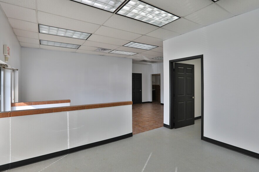 More Photos Of 4728 Goldfield, San Antonio Unknown For Lease