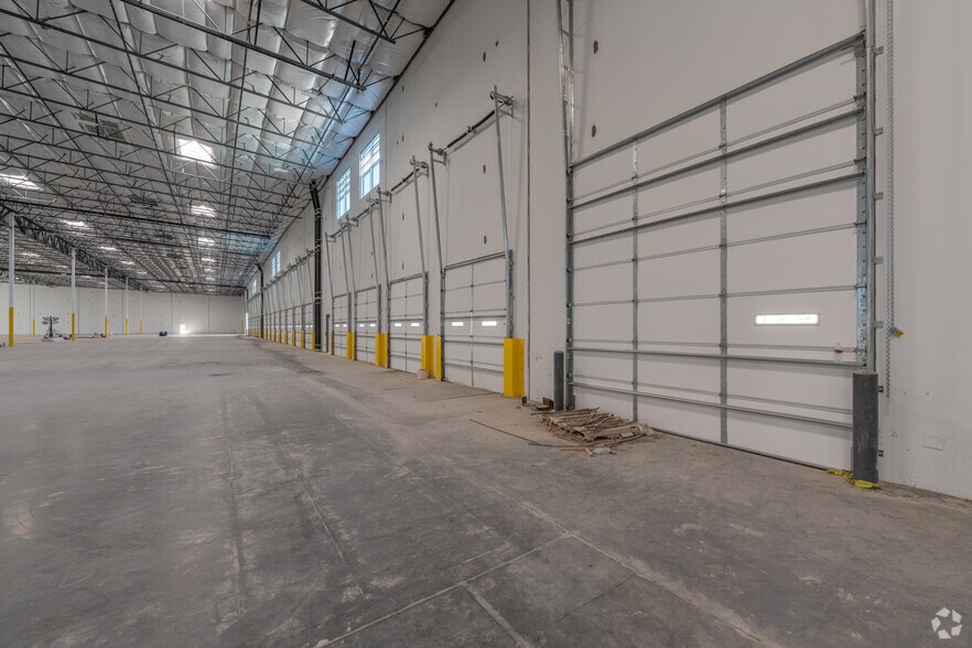 More Photos Of 2327 N Nellis Blvd, Las Vegas Distribution For Lease
