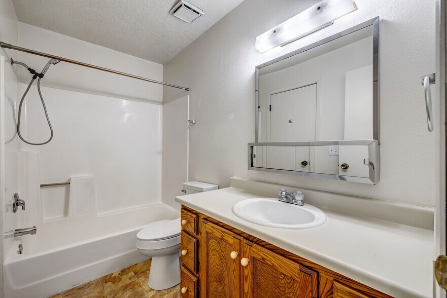 More Photos Of 800 W Highway Dr, Wellington Apartments For Sale