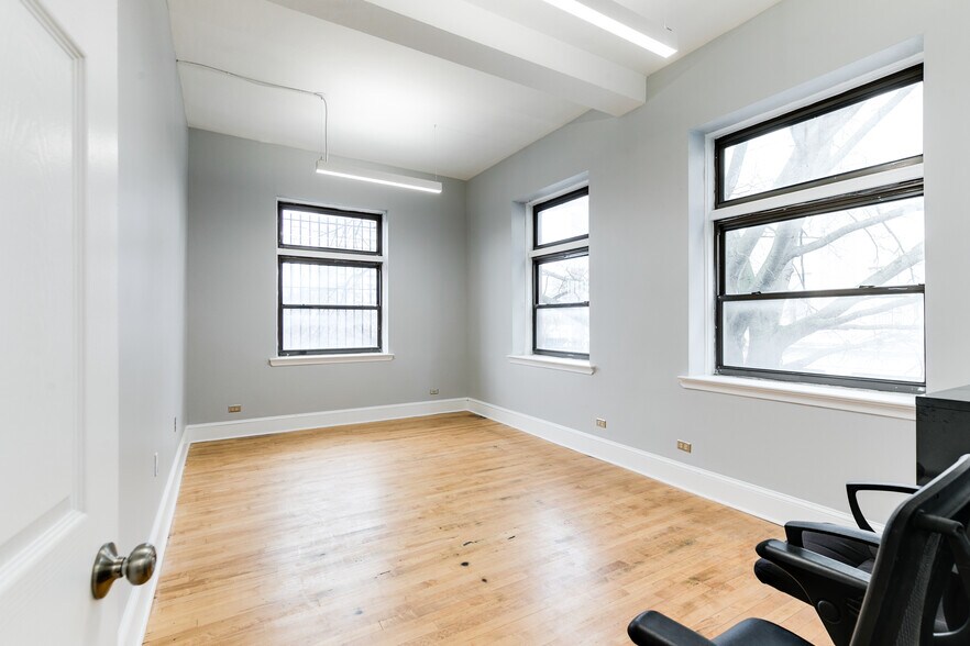 More Photos Of 424 E Grace St, Richmond Bank For Lease