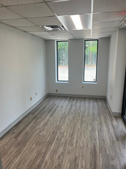 More Photos Of 4470 Bowman Industrial Ct, Conley Warehouse For Lease
