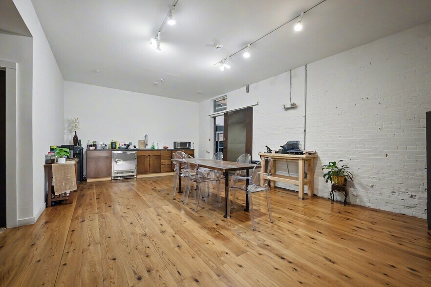 More Photos Of 817 Grand Ave, New Haven Freestanding For Lease