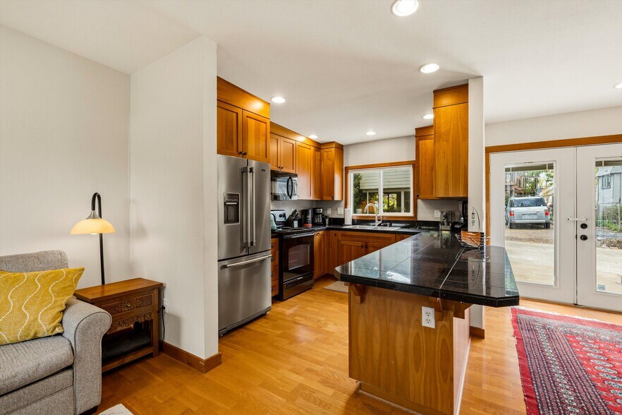 More Photos Of 340 NW 7th St, Corvallis Office Residential For Sale