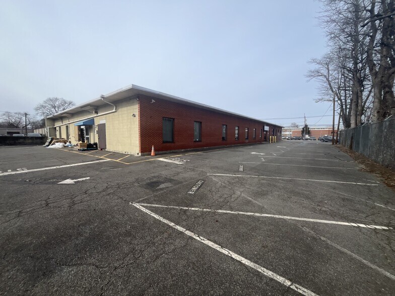 More Photos Of 2137 Hamilton Ave, Hamilton Light Distribution For Sale