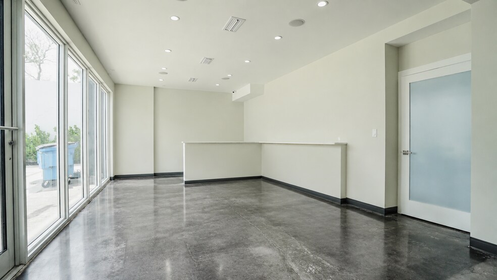 More Photos Of 530 NW 54th St, Miami Office For Sale