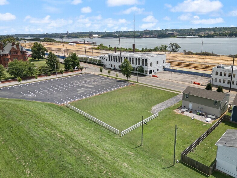 More Photos Of 1021 E Market St, Jeffersonville Land For Sale