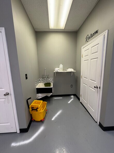 More Photos Of 3030 Kettering Blvd, Moraine General Retail For Sale