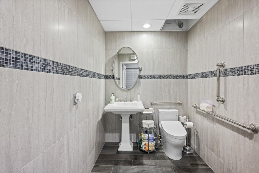 More Photos Of 8520 Tower Point Dr, Charlotte Light Distribution For Sale