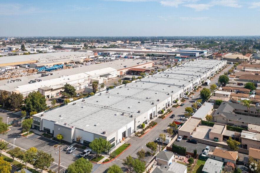 More Photos Of 9220-9268 1/2 Hall Rd, Downey Manufacturing For Lease