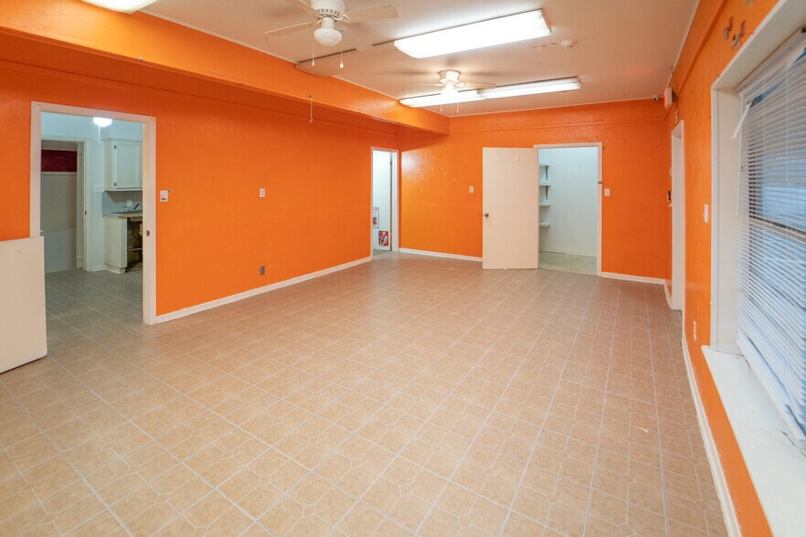More Photos Of 105 Ward St, Cuero Daycare Center For Sale