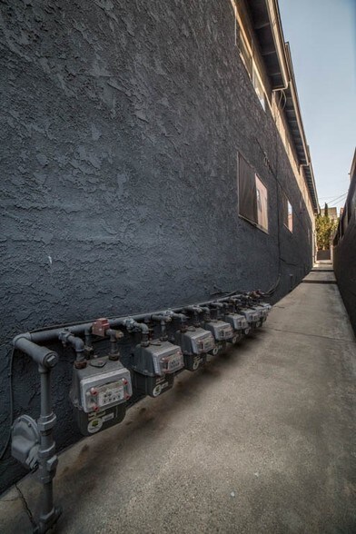More Photos Of 140 S Westmoreland Ave, Los Angeles Apartments For Sale