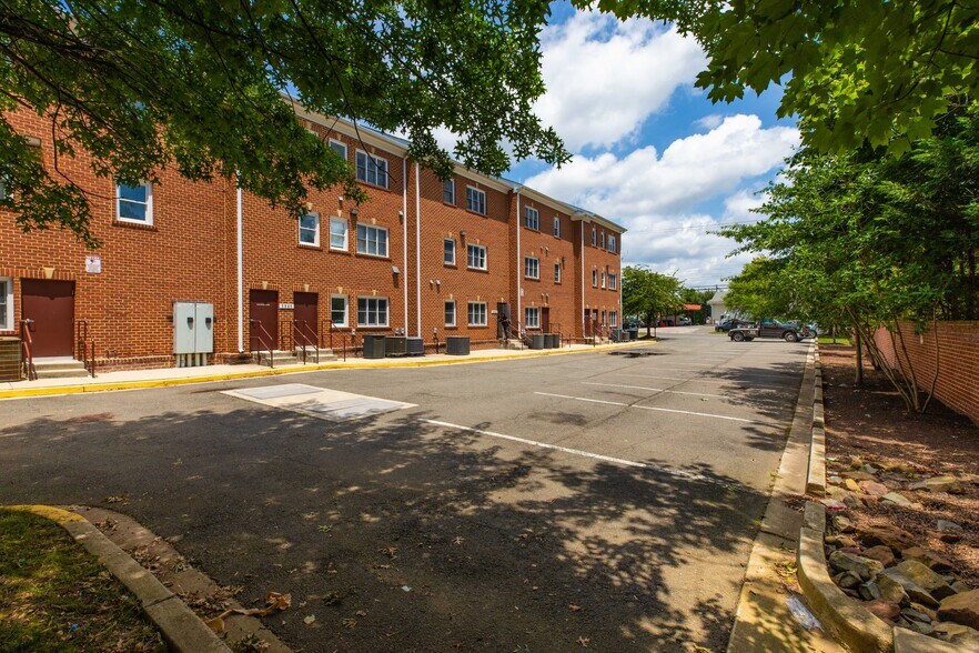 More Photos Of 5981 Columbia Pike, Falls Church Medical For Sale