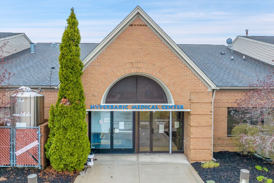 More Photos Of 42490 Garfield Rd, Clinton Township Medical For Lease