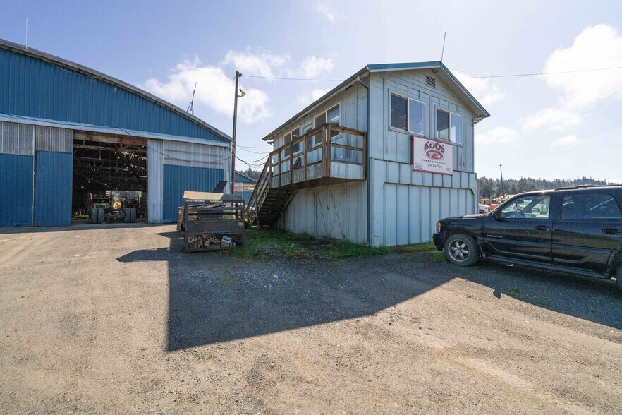 More Photos Of 93761 Hackett Ln, Coos Bay Distribution For Sale