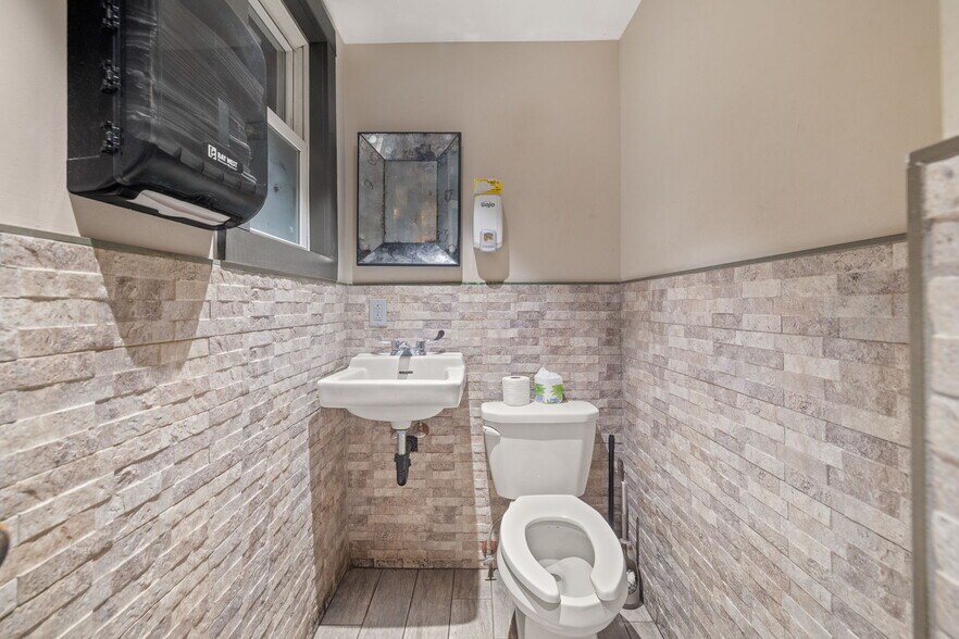 More Photos Of 202 Main St, Nanuet Freestanding For Sale