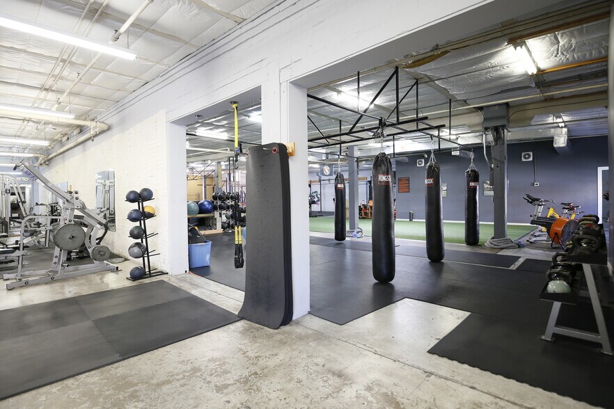 More Photos Of 611 W 22nd St, Houston Loft Creative Space For Lease