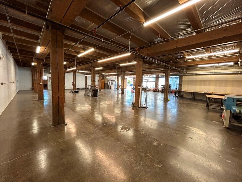 More Photos Of 4348 W Lake St, Chicago Warehouse For Lease