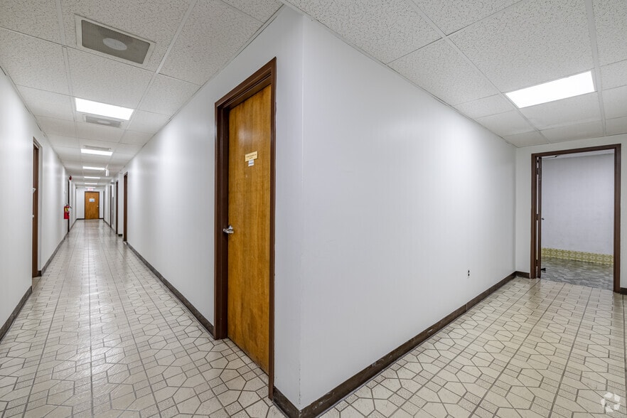 More Photos Of 40 Brunswick Ave, Edison Warehouse For Lease