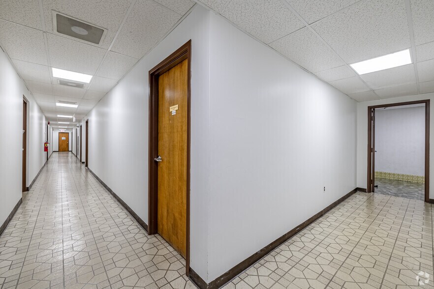 More Photos Of 40 Brunswick Ave, Edison Warehouse For Lease