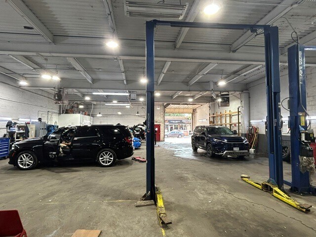 More Photos Of 38-72 13th St, Long Island City Warehouse For Lease