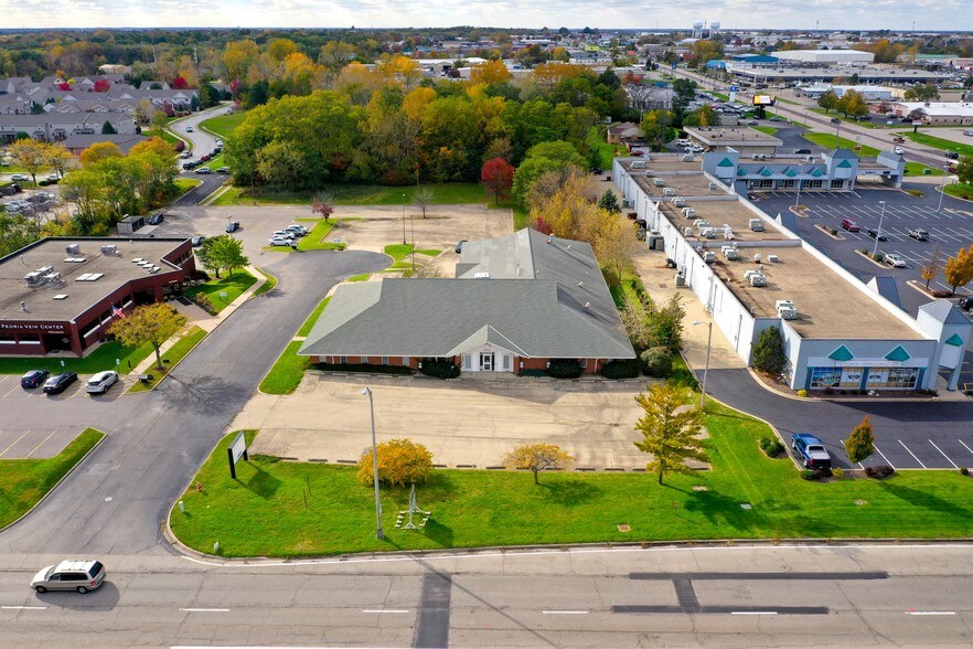 More Photos Of 7801 N Knoxville Ave, Peoria Office For Lease