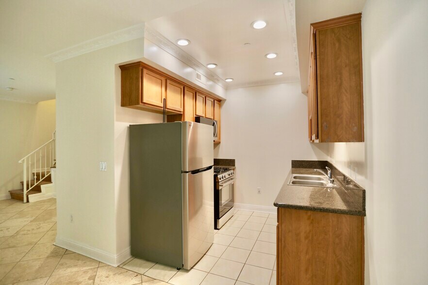 More Photos Of 14317 Friar St, Van Nuys Apartments For Sale