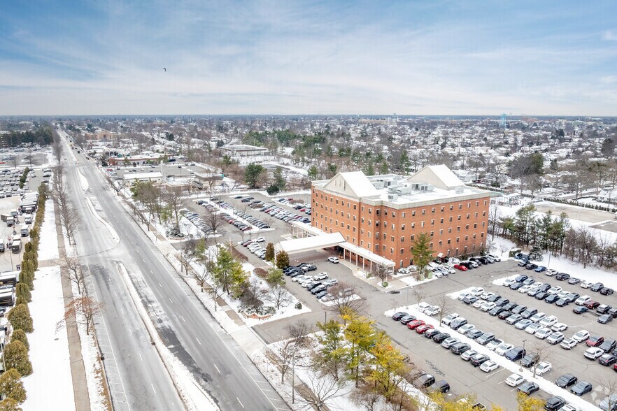 More Photos Of 377 Oak St, Garden City Office For Sale