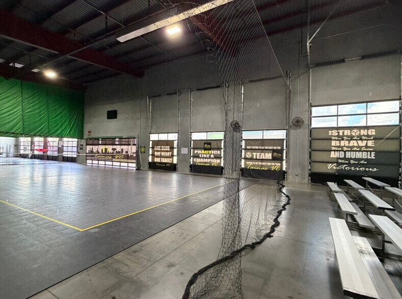 More Photos Of 6769 Curtis St, Orlando Warehouse For Lease