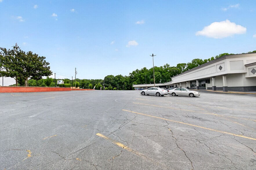 More Photos Of 2455 Delowe Dr, Atlanta Unknown For Lease