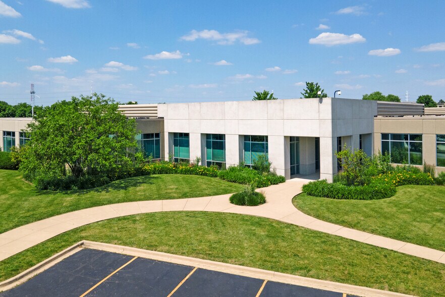 Primary Photo Of 4300 Weaver Pky, Warrenville Office For Lease