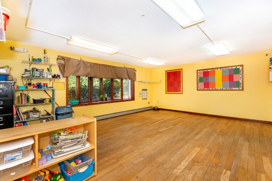 More Photos Of 105 Durham Rd, Dover Daycare Center For Sale